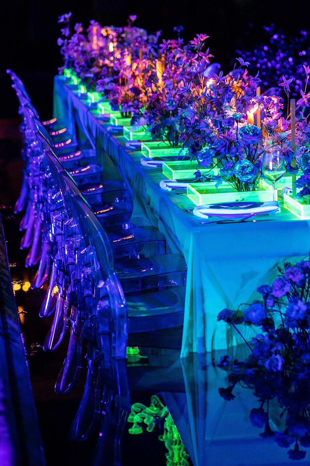 decor nunta flori neon